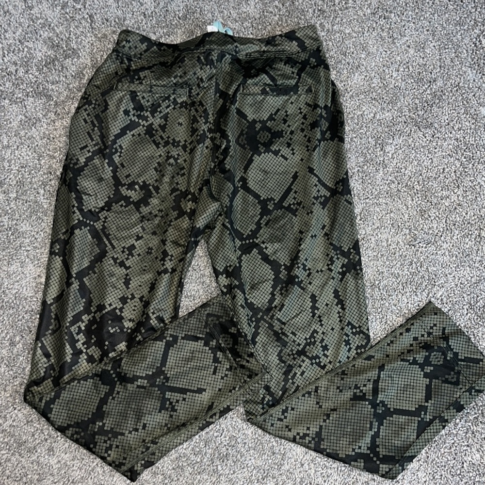 Lululemon joggers - Picture 2 of 5